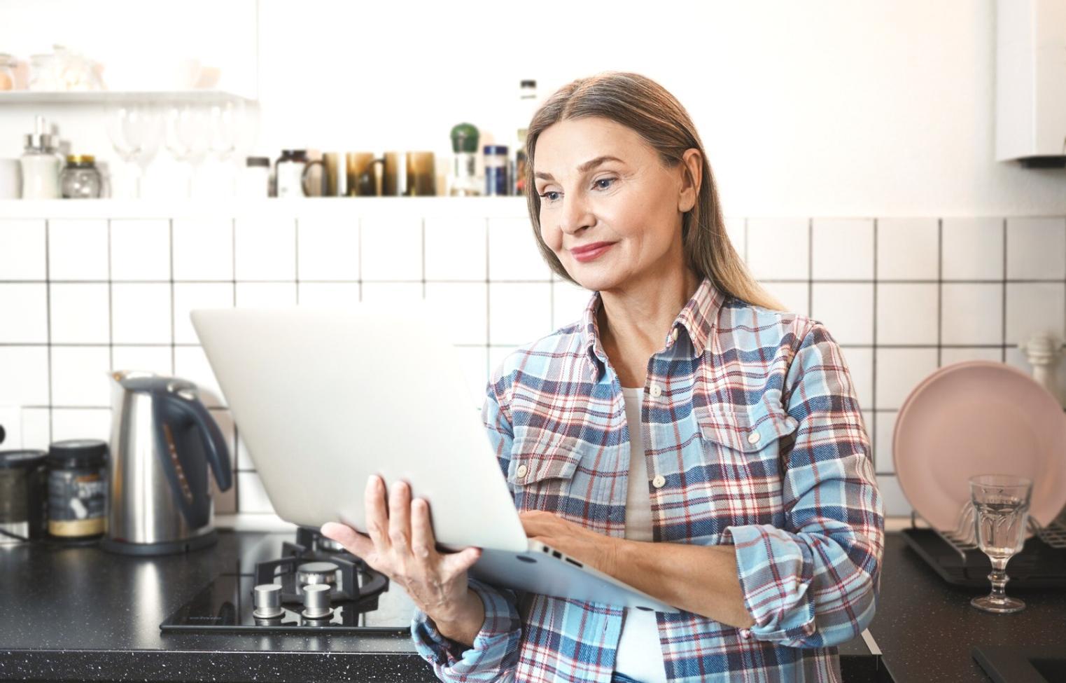 Seminarraum mit modernem Equipment für Finanzanalyse und interaktive Lernmethoden